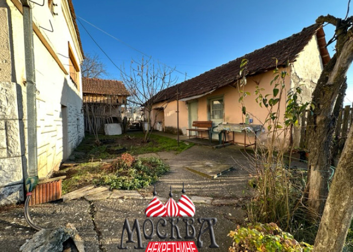 Konjevići, kuća od oko 75m2 i 6,53 ari placa